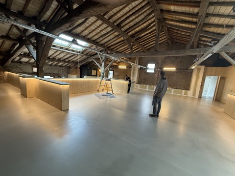 La salle et l’arbre à livres avant l’atelier